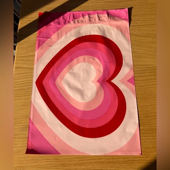 20 pack 10x13 Heart Mailers - Picture 2 of 4